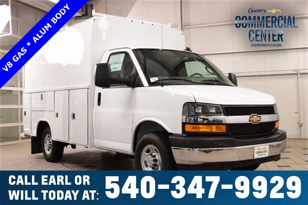 2025 Chevrolet Express Cutaway Base's photo