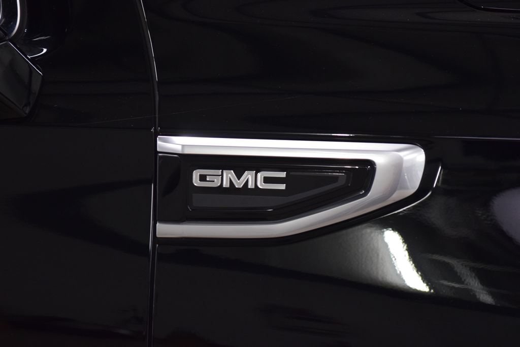 2024 GMC Yukon Denali - Photo 16