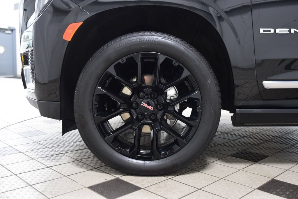 2024 GMC Yukon Denali - Photo 30