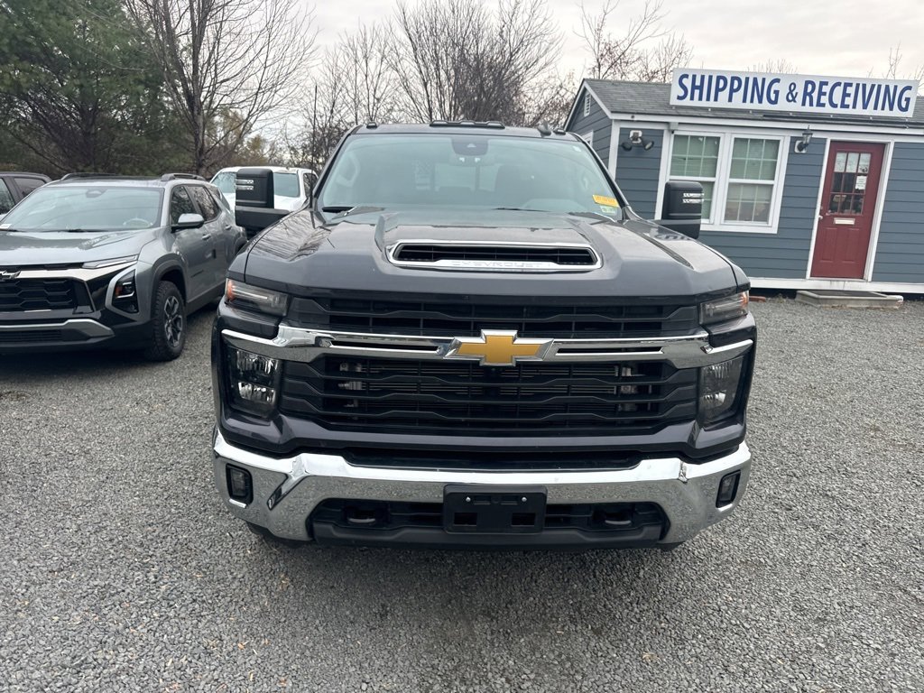 2024 Chevrolet Silverado 2500HD LT photo 2