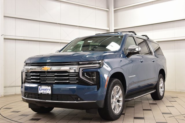 2025 Chevrolet Suburban Premier photo 3