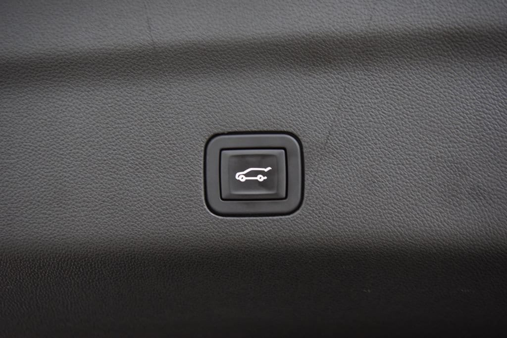 2024 GMC Yukon Denali - Photo 28
