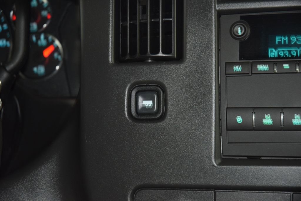 2025 Chevrolet Express Passenger LT - Photo 24