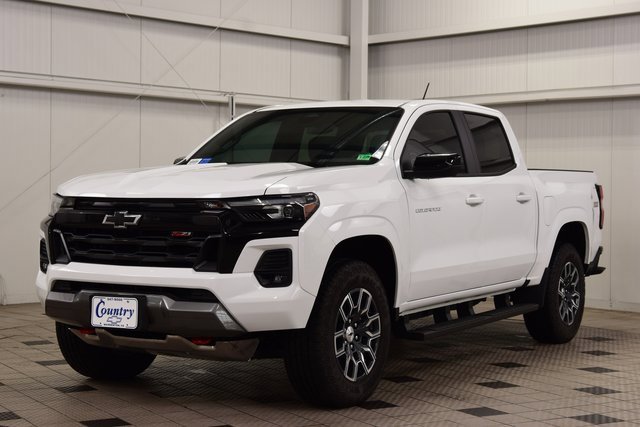 2024 Chevrolet Colorado Z71 photo 3