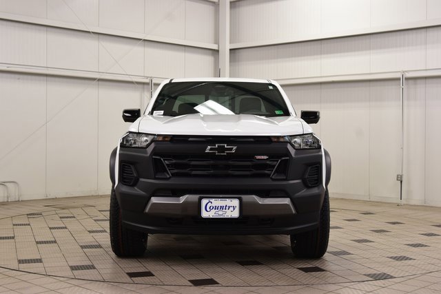 2026 Chevrolet Colorado Trail Boss photo 2