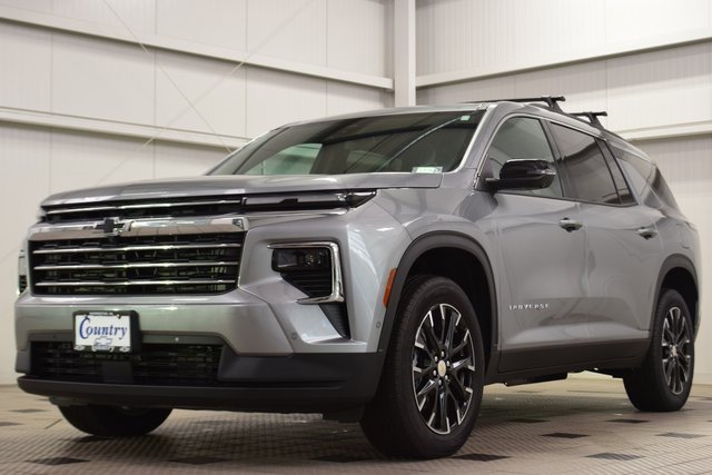 2025 Chevrolet Traverse photo 2