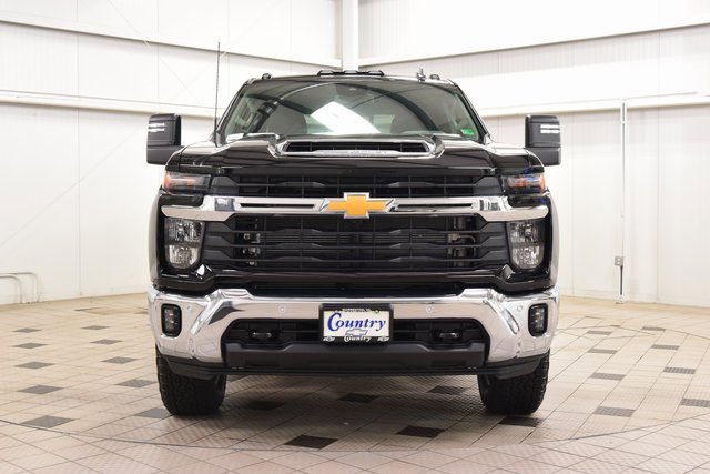 2025 Chevrolet Silverado 2500HD LT photo 2
