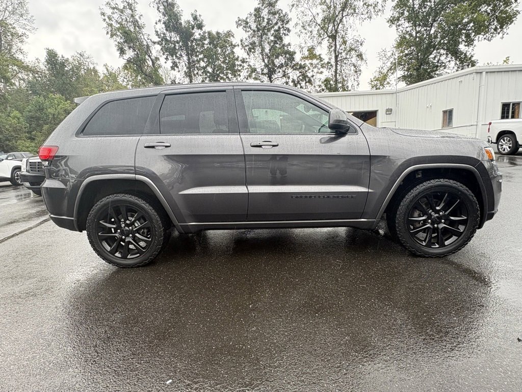 2018 Jeep Grand Cherokee Altitude photo 2