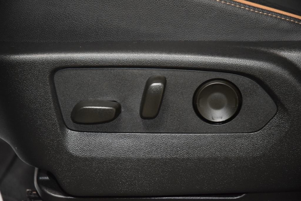 2024 GMC Yukon AT4 - Photo 42