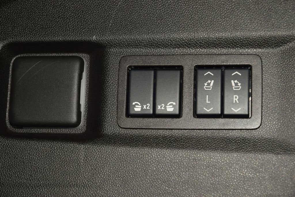 2024 GMC Yukon AT4 - Photo 27