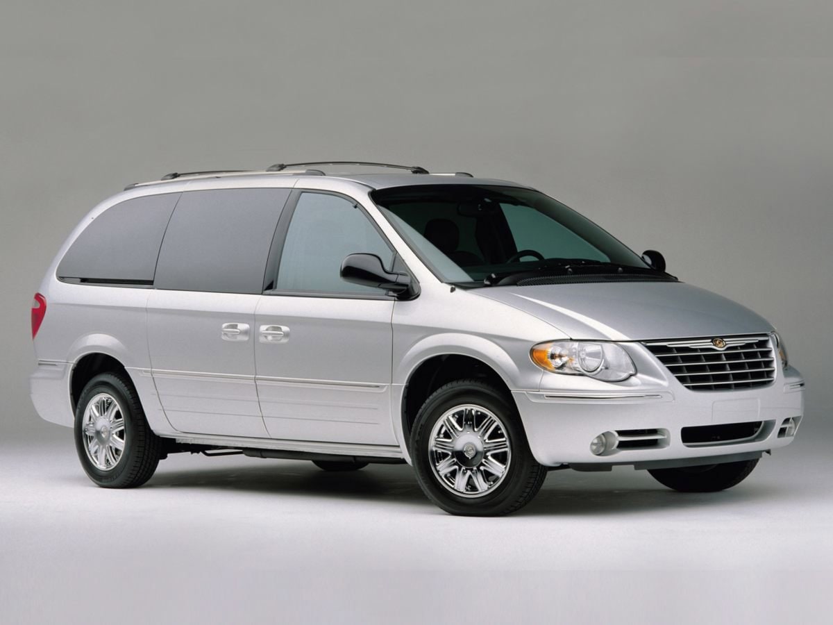2007 Chrysler Town & Country Base's photo