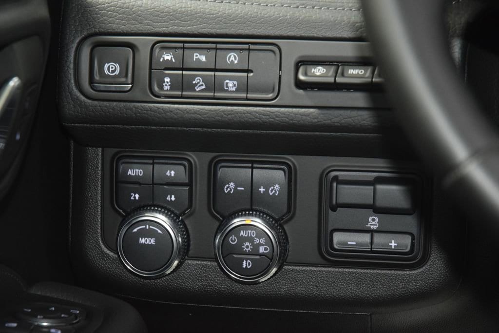 2024 GMC Yukon XL Denali - Photo 32
