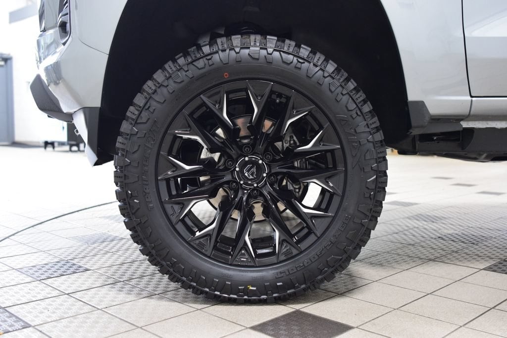 2024 Chevrolet Colorado LT - Photo 30