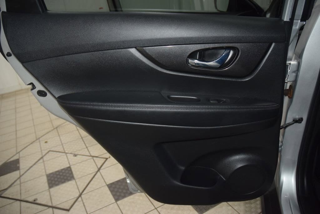 2018 Nissan Rogue SV - Photo 44