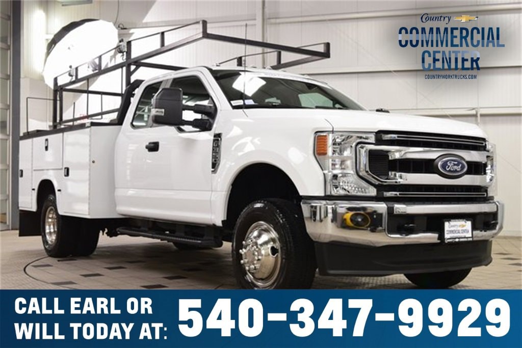 2022 Ford F-350 Super Duty Chassis Cab XL's photo