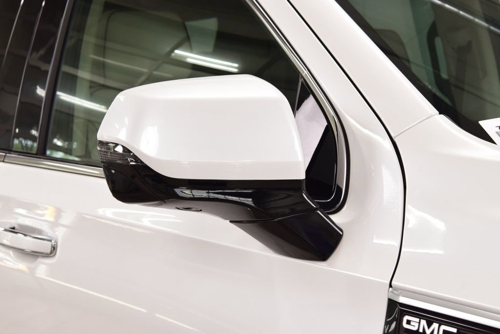 2024 GMC Yukon Denali - Photo 18