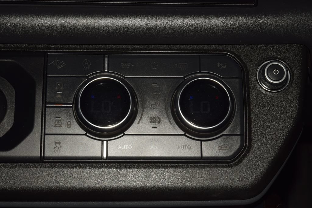 2024 Land Rover Defender X - Photo 36