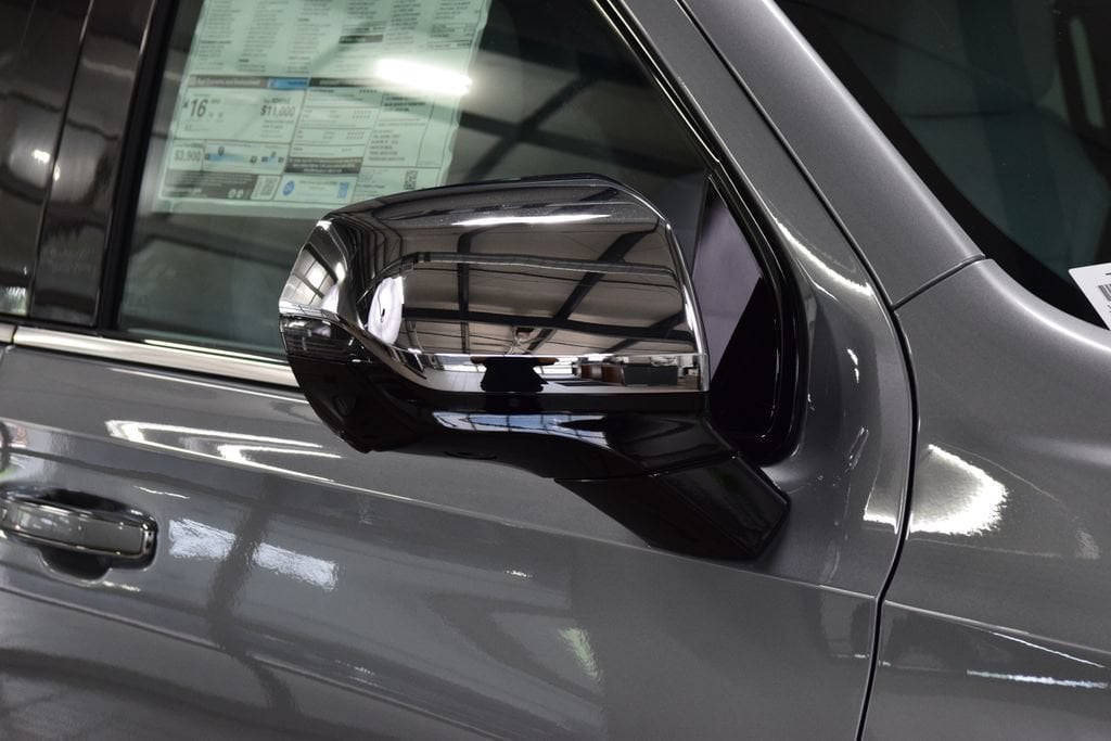 2026 Chevrolet Suburban Premier - Photo 17