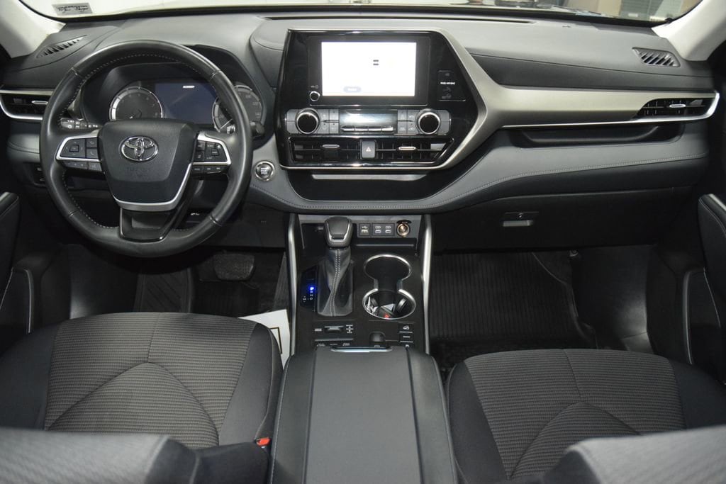 2023 Toyota Highlander LE - Photo 29
