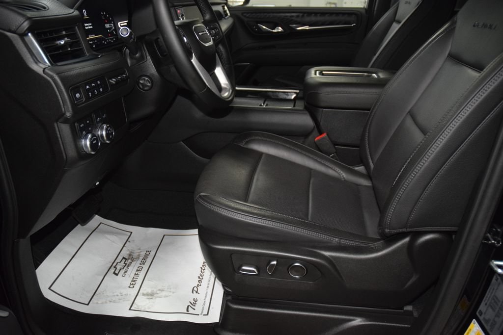 2024 GMC Yukon Denali - Photo 41