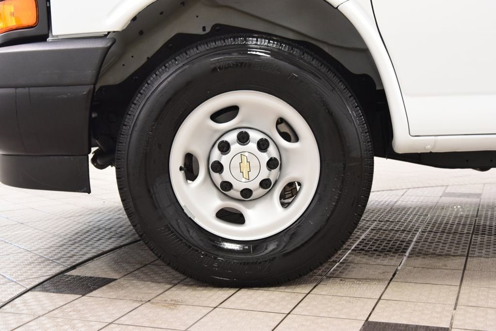 2025 Chevrolet Express Cargo Work Van - Photo 17