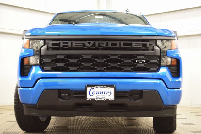 2025 Chevrolet Silverado Custom photo 2