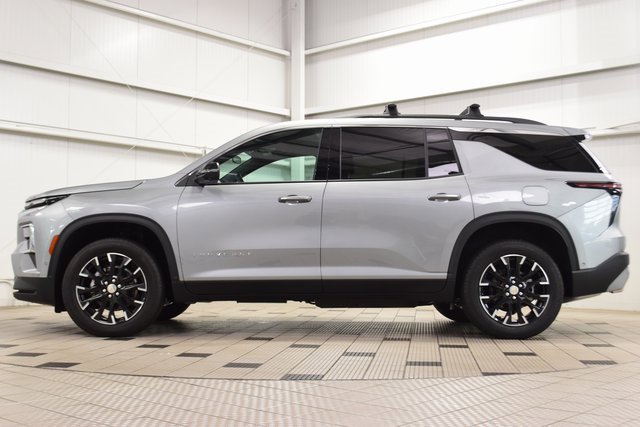 2025 Chevrolet Traverse photo 3