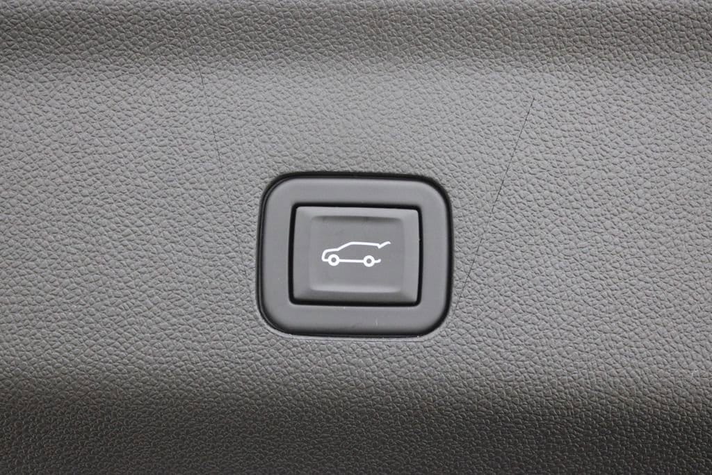 2024 GMC Yukon AT4 - Photo 17