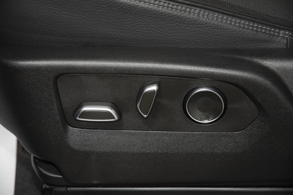 2024 GMC Yukon Denali - Photo 42