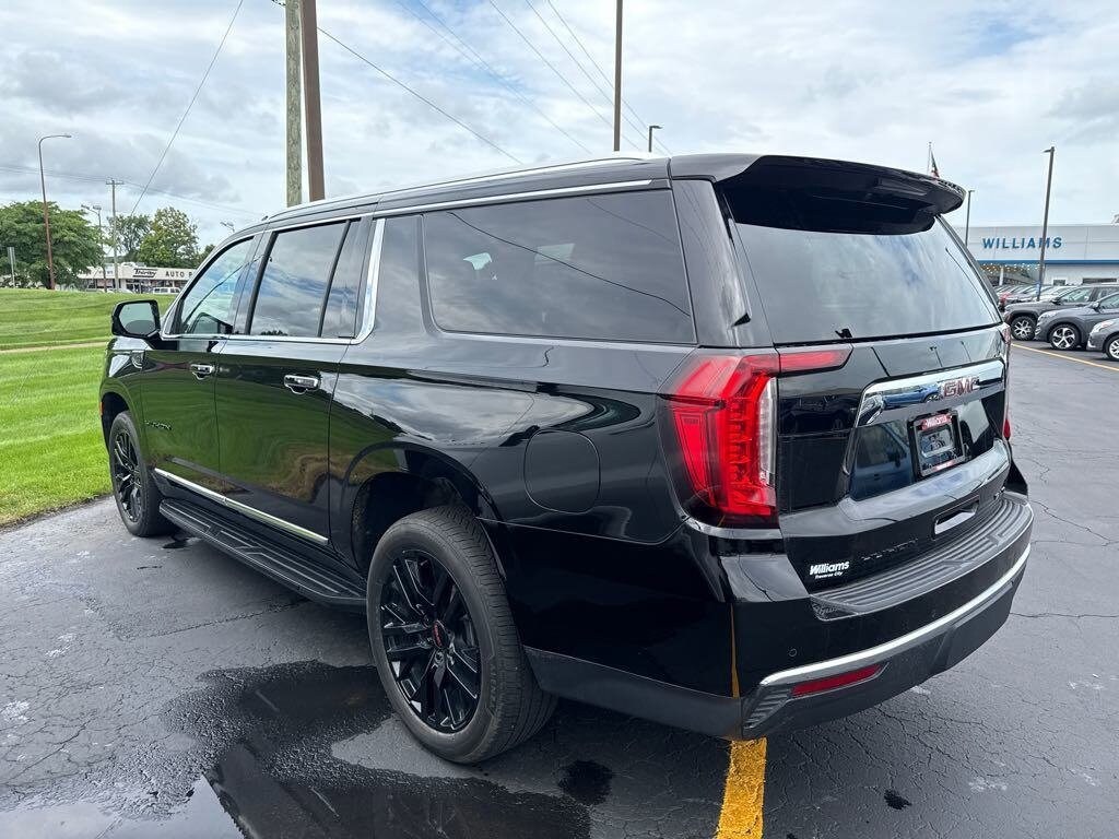 2023 Gmc Yukon XL SLT photo 3