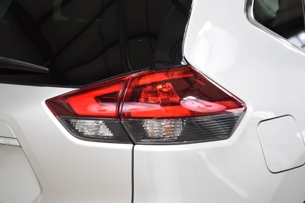 2018 Nissan Rogue SV - Photo 17