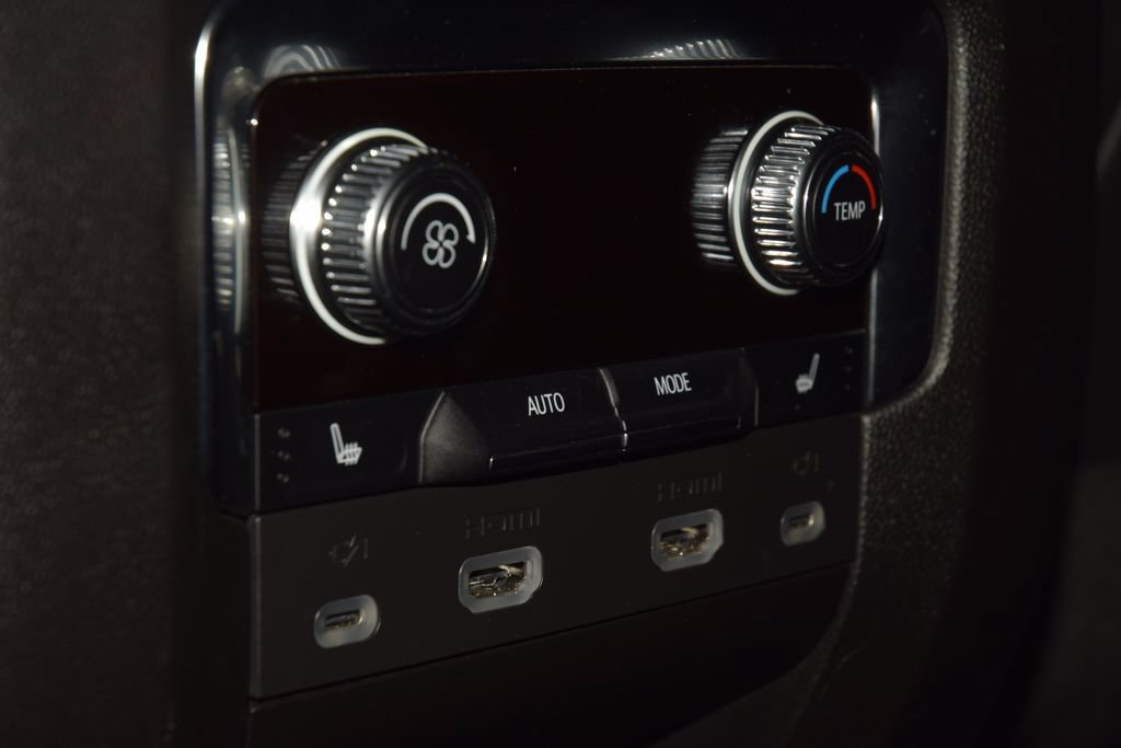 2024 GMC Yukon XL Denali - Photo 45