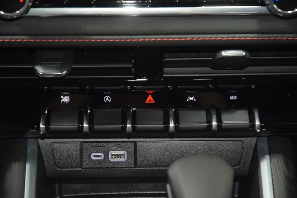 2026 Chevrolet Colorado Z71 - Photo 34