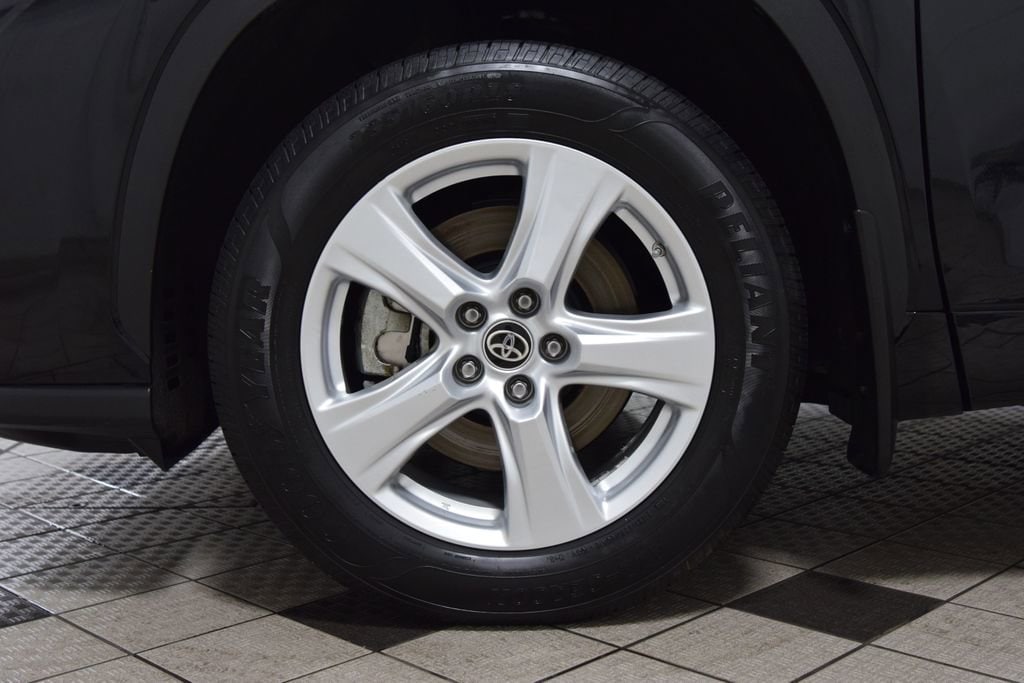 2023 Toyota Highlander LE - Photo 27