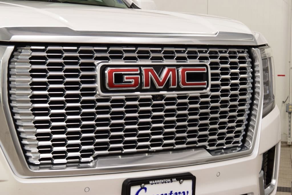 2024 GMC Yukon Denali - Photo 11