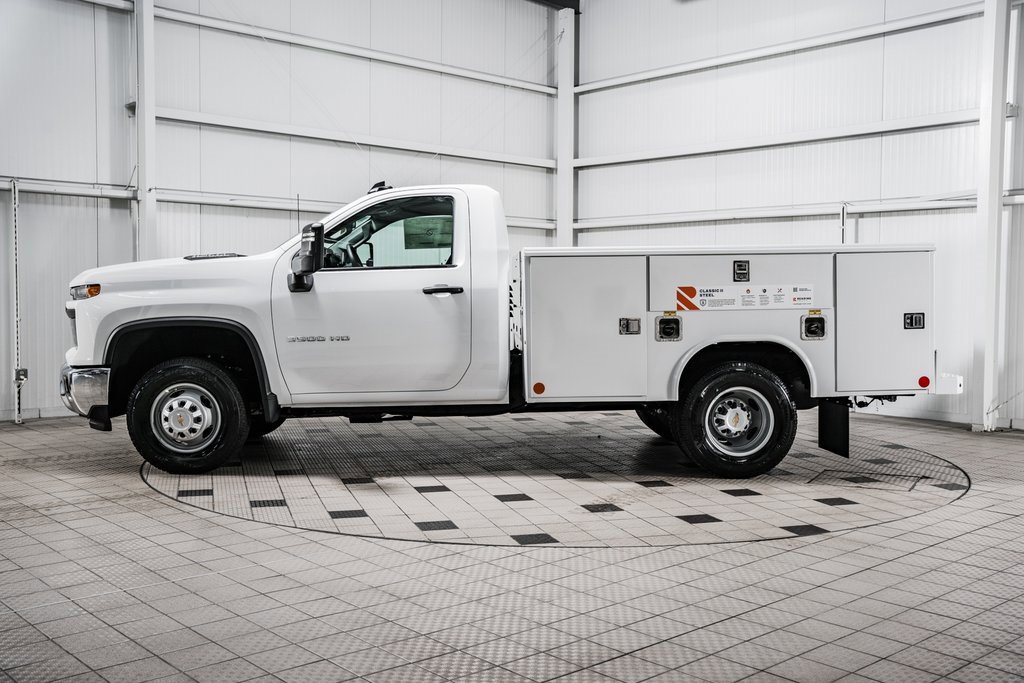 2025 Chevrolet Silverado 3500HD Work Truck photo 2
