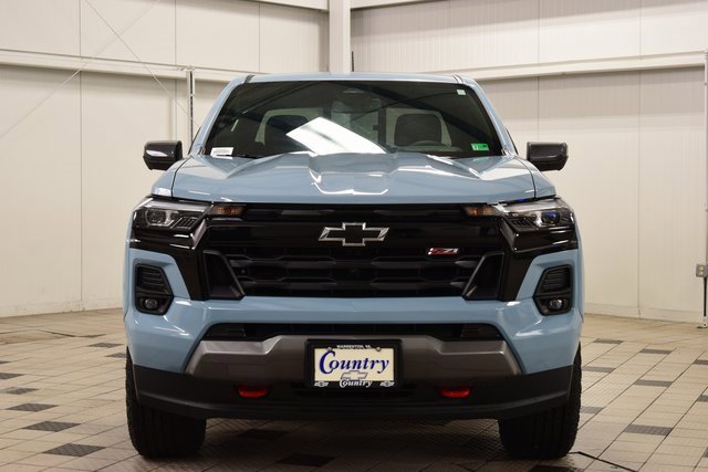 2025 Chevrolet Colorado Z71 photo 2