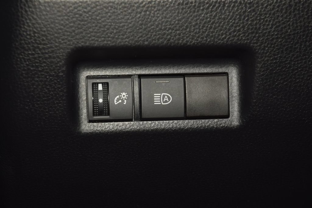 2022 Toyota RAV4 XLE - Photo 34