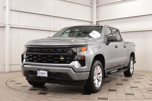 2025 Chevrolet Silverado 1500 Custom photo 3