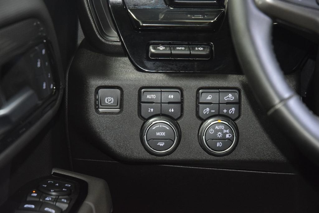 2024 Chevrolet Silverado 2500HD ZR2 - Photo 40