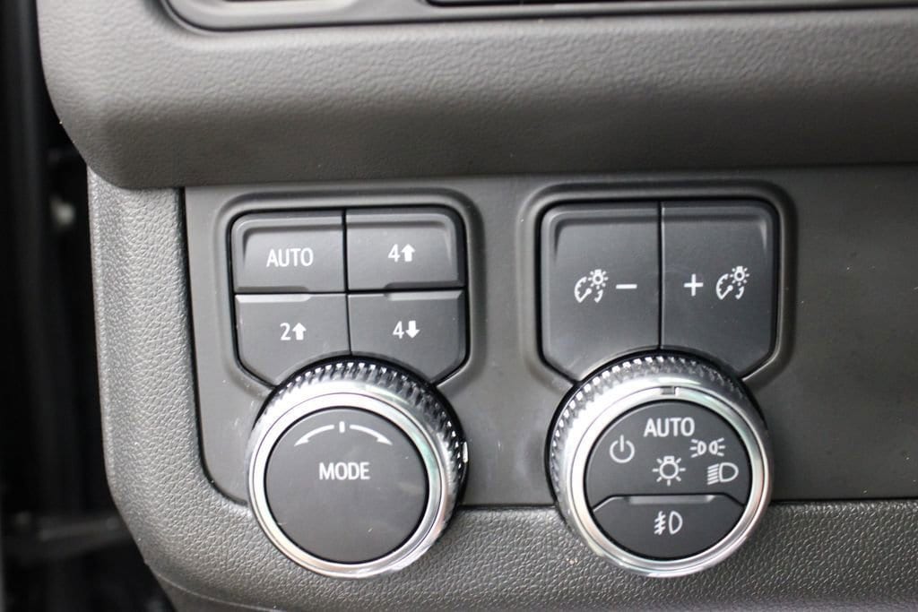 2024 GMC Yukon AT4 - Photo 18
