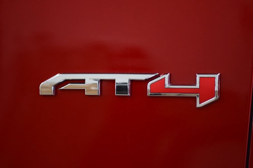 2024 GMC Yukon AT4 - Photo 17