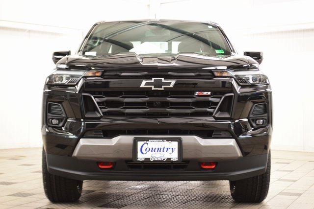 2025 Chevrolet Colorado Z71 photo 2