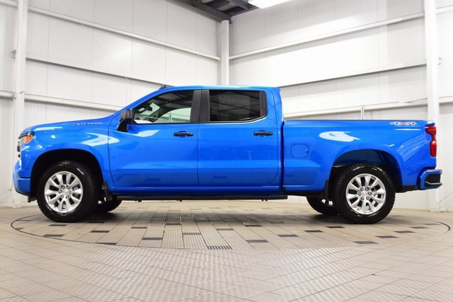 2025 Chevrolet Silverado Custom photo 4