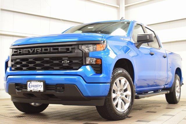 2025 Chevrolet Silverado Custom photo 3