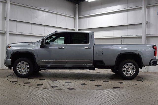 2025 Chevrolet Silverado 3500HD High Country photo 4