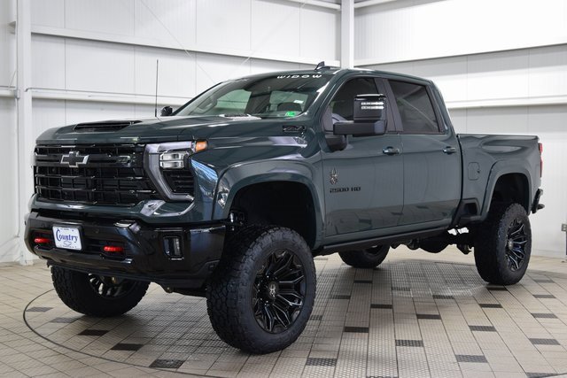 2025 Chevrolet Silverado 2500HD LT photo 3