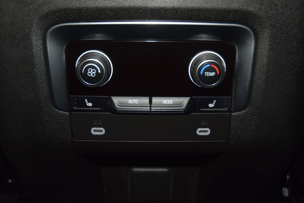 2024 Chevrolet Suburban Z71 - Photo 43