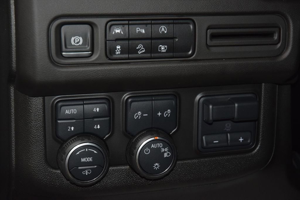 2024 Chevrolet Suburban Z71 - Photo 34
