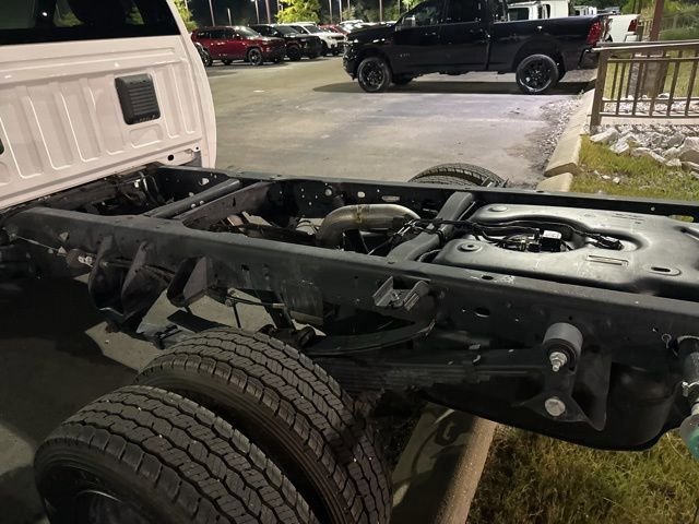 2025 Ram 5500 Tradesman photo 3